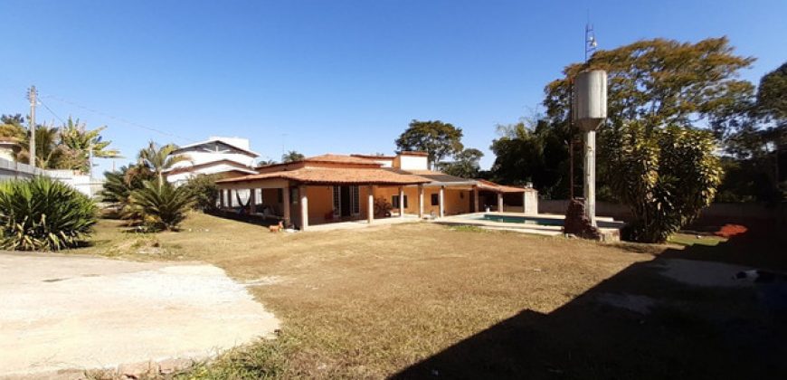 Casa com 3 Qtos, Com Piscina