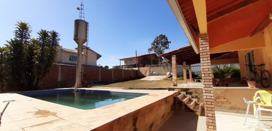 Casa com 3 Qtos, Com Piscina