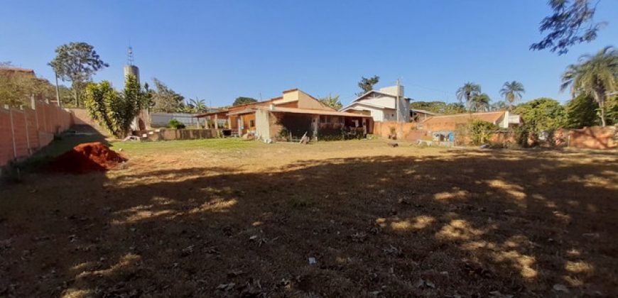 Casa com 3 Qtos, Com Piscina