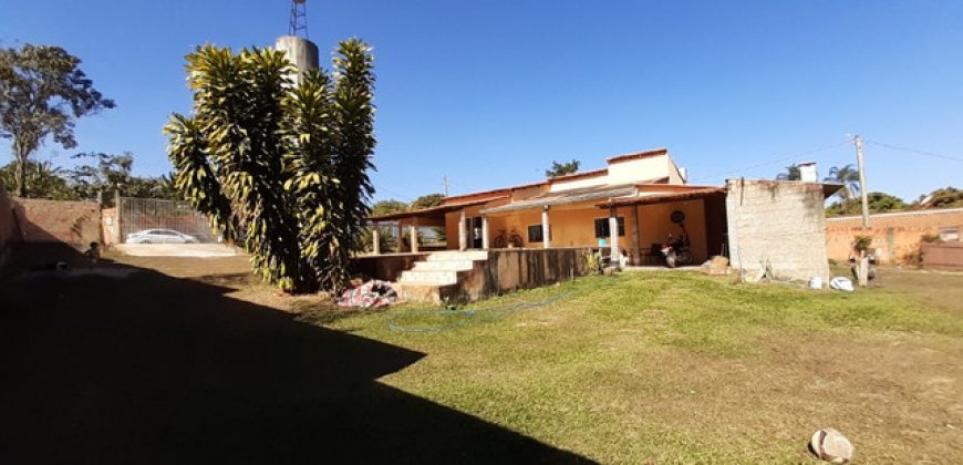 Casa com 3 Qtos, Com Piscina