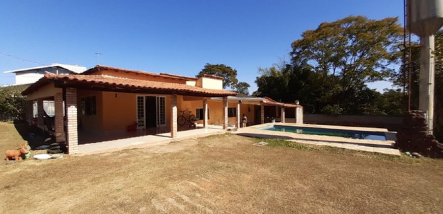 Casa com 3 Qtos, Com Piscina