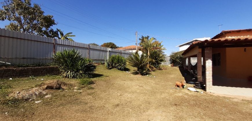 Casa com 3 Qtos, Com Piscina