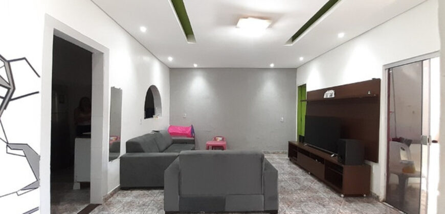 Casa bem localizada no Centro de São Sebastião