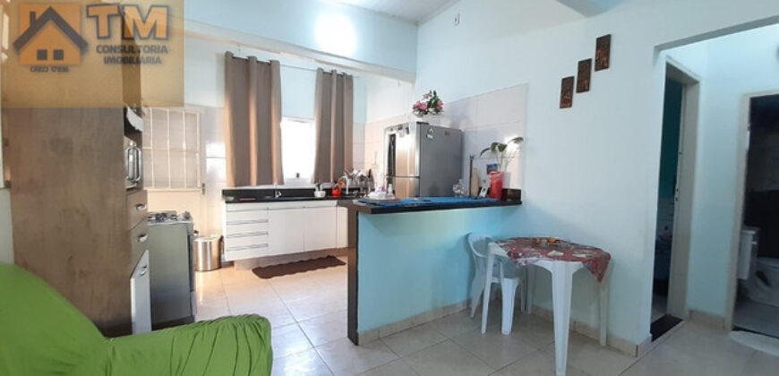 Casa com 2 Quartos, mais 2 kits, no Centro da Cidade! Perto do Itaú