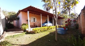 Casa com 4 Qtos, Suíte, Toda na Laje, Lote com 800 metros, Bairro Vila Nova