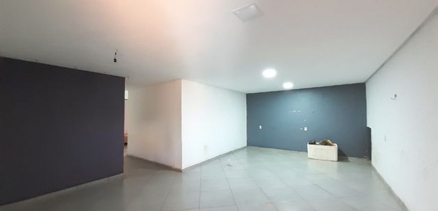 Casa com 5 Quartos, Suíte, Piscina, Bem Localizada, Lote com 270 metros