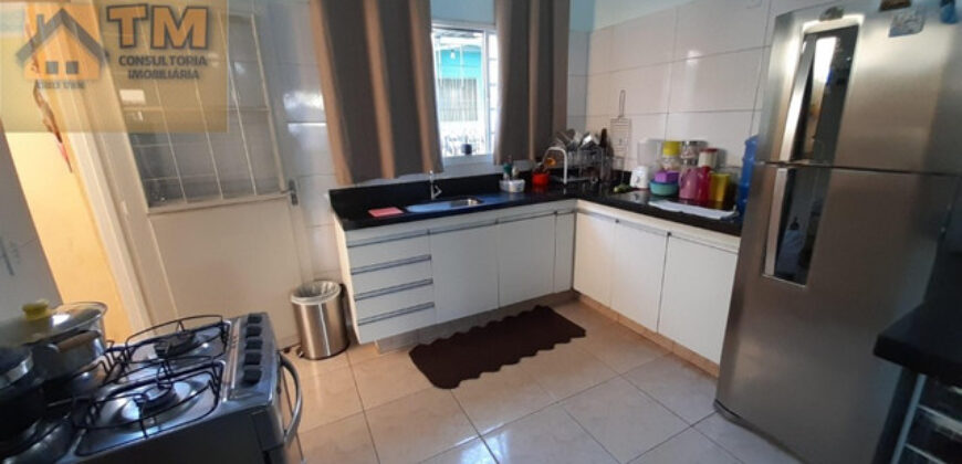 Casa com 2 Quartos, mais 2 kits, no Centro da Cidade! Perto do Itaú