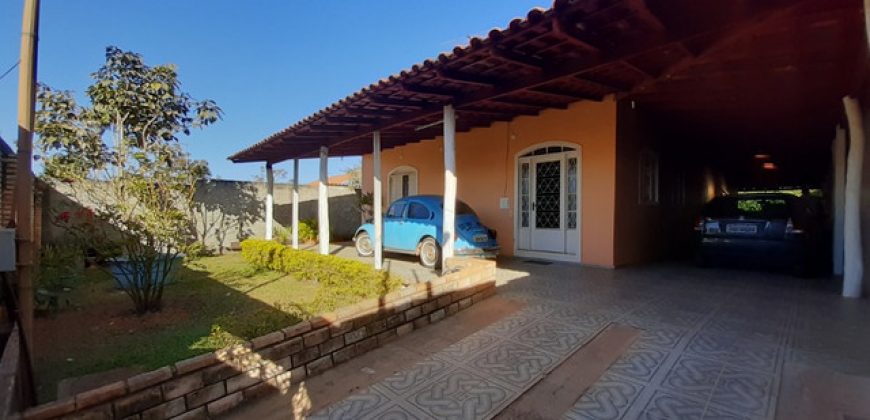 Casa com 4 Qtos, Suíte, Toda na Laje, Lote com 800 metros, Bairro Vila Nova