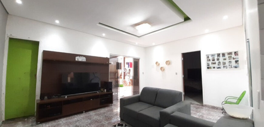 Casa bem localizada no Centro de São Sebastião