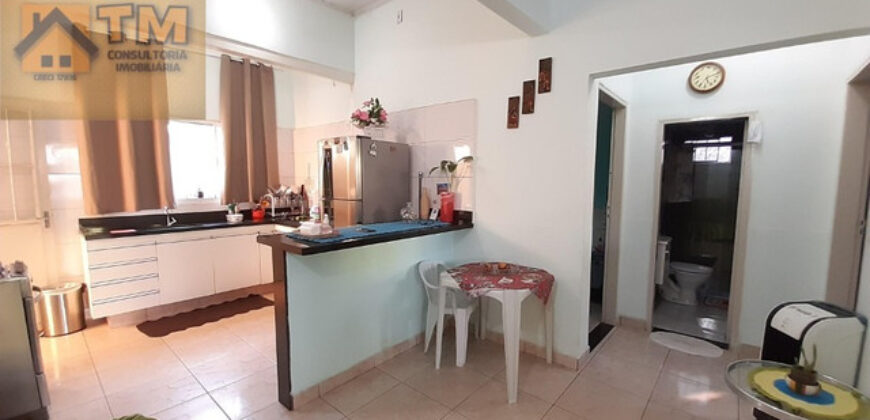 Casa com 2 Quartos, mais 2 kits, no Centro da Cidade! Perto do Itaú