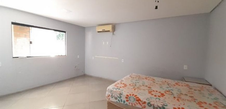 Casa com 5 Quartos, Suíte, Piscina, Bem Localizada, Lote com 270 metros