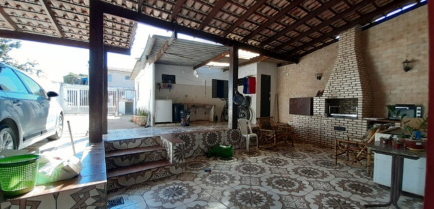 Casa bem localizada no Centro de São Sebastião