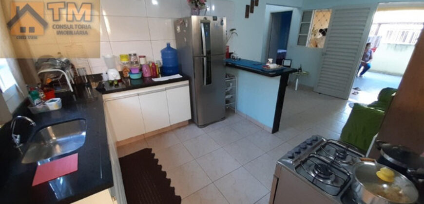 Casa com 2 Quartos, mais 2 kits, no Centro da Cidade! Perto do Itaú