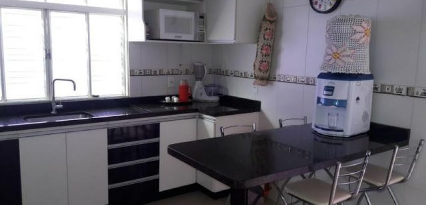 Vendo Casa com 03 Qtos, com lote de 200 metros, no Morro Azul