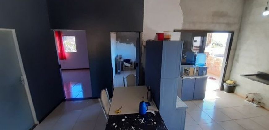 Casa com 5 Quartos, Suíte, Piscina, Bem Localizada, Lote com 270 metros