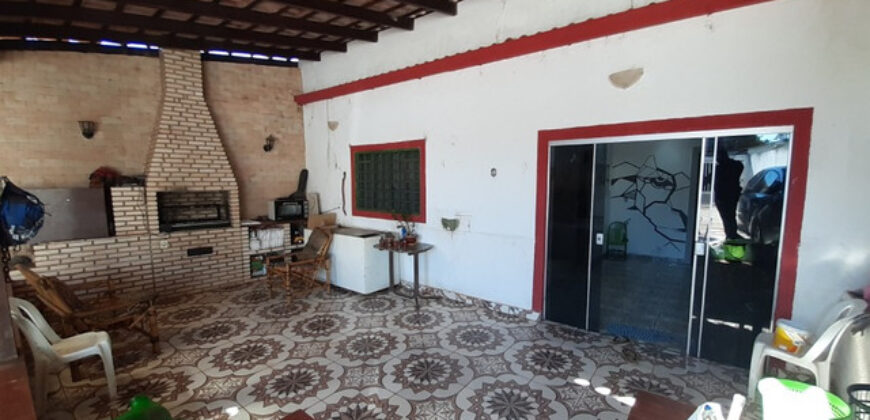 Casa bem localizada no Centro de São Sebastião