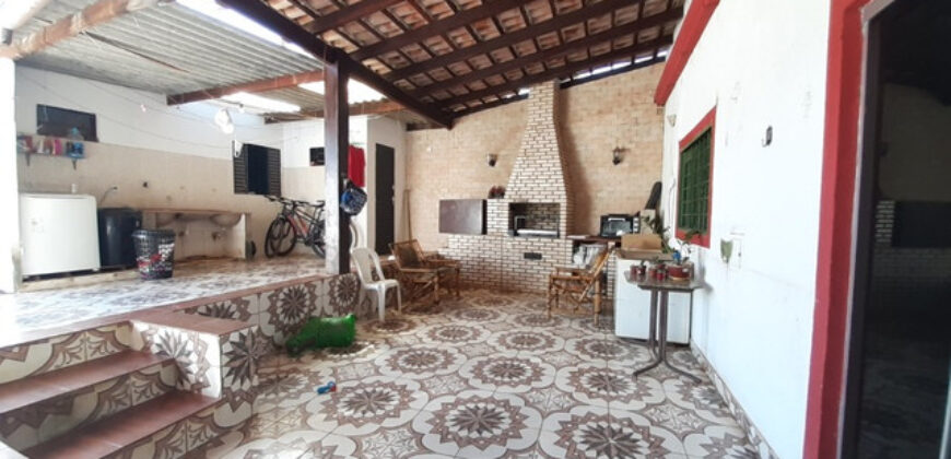 Casa bem localizada no Centro de São Sebastião