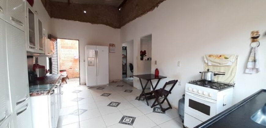 Casa 3 Qtos, Lote 570 metros, com poço artesiano