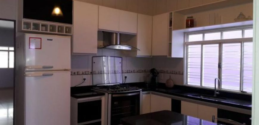 Vendo Casa com 03 Qtos, com lote de 200 metros, no Morro Azul