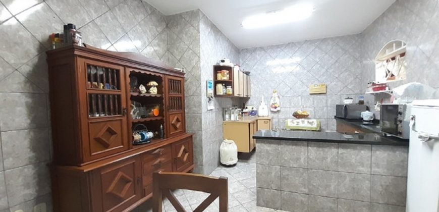 Casa com 4 Qtos, Suíte, Toda na Laje, Lote com 800 metros, Bairro Vila Nova