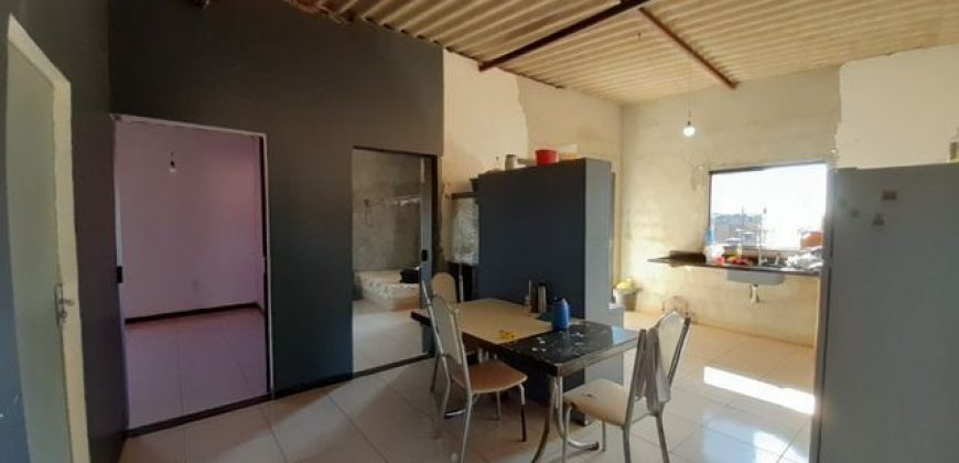 Casa com 5 Quartos, Suíte, Piscina, Bem Localizada, Lote com 270 metros