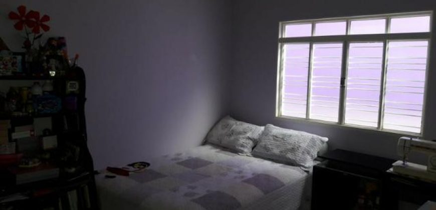 Vendo Casa com 03 Qtos, com lote de 200 metros, no Morro Azul