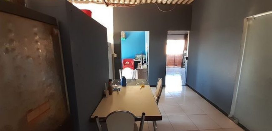 Casa com 5 Quartos, Suíte, Piscina, Bem Localizada, Lote com 270 metros