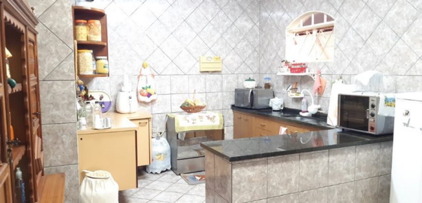 Casa com 4 Qtos, Suíte, Toda na Laje, Lote com 800 metros, Bairro Vila Nova