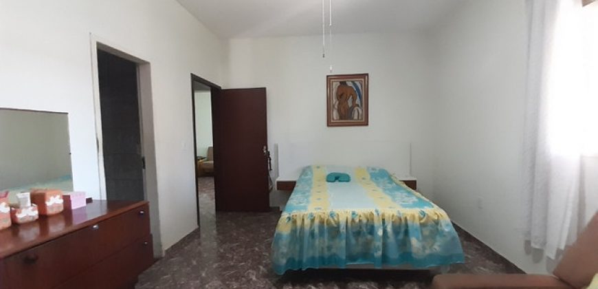 Casa com 4 Qtos, Suíte, Toda na Laje, Lote com 800 metros, Bairro Vila Nova