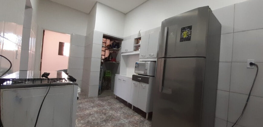 Casa bem localizada no Centro de São Sebastião