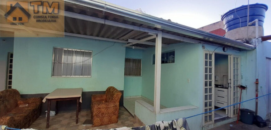 Casa com 2 Quartos, mais 2 kits, no Centro da Cidade! Perto do Itaú