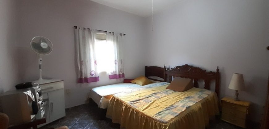 Casa com 4 Qtos, Suíte, Toda na Laje, Lote com 800 metros, Bairro Vila Nova