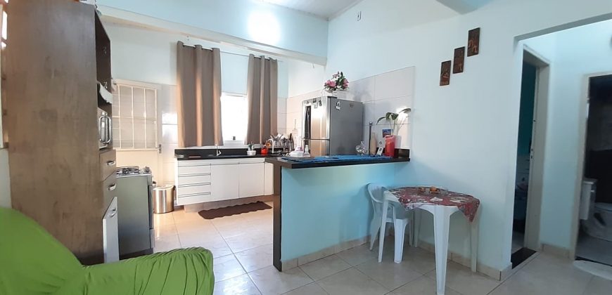 Excelente Casa com 2 qtos, mais uma 2 kits, no Bairro Centro, São Sebastião/DF