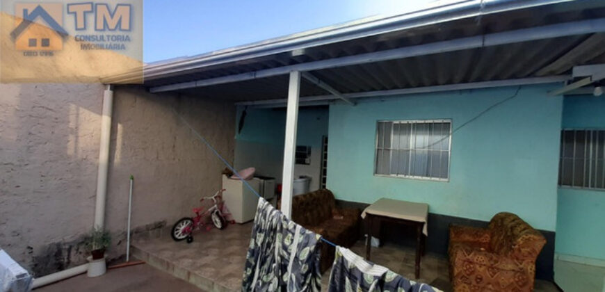 Casa com 2 Quartos, mais 2 kits, no Centro da Cidade! Perto do Itaú