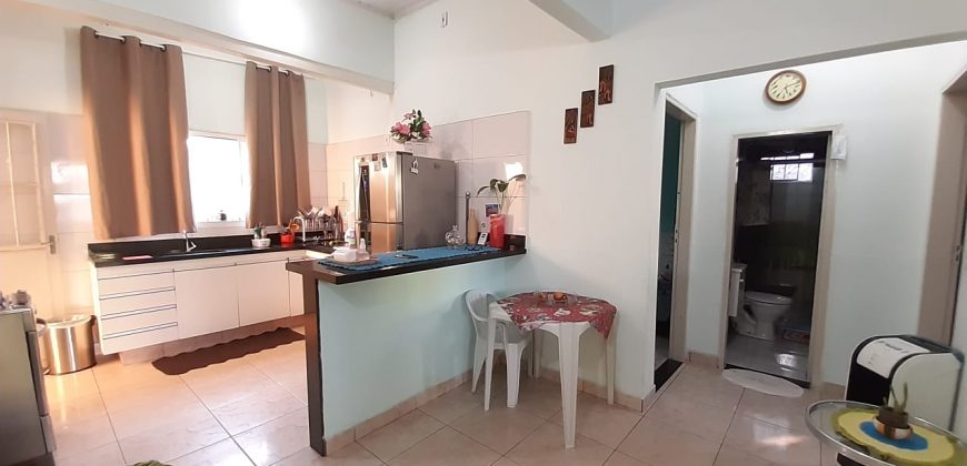 Excelente Casa com 2 qtos, mais uma 2 kits, no Bairro Centro, São Sebastião/DF