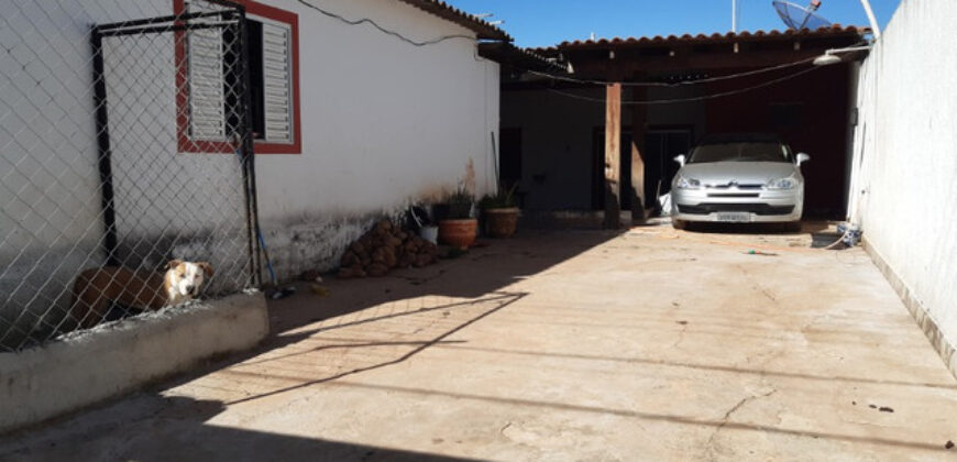 Casa bem localizada no Centro de São Sebastião