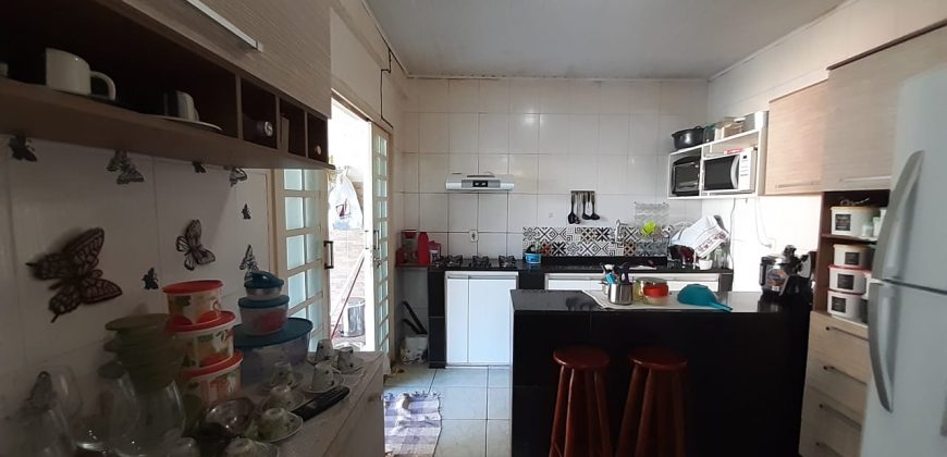 Casa 3 Qtos, Lote com 400 metros, Para quem Gosta de Espaço! Bairro São Gabriel