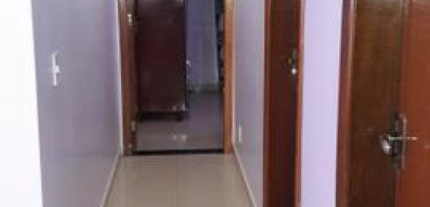 Vendo Casa com 03 Qtos, com lote de 200 metros, no Morro Azul