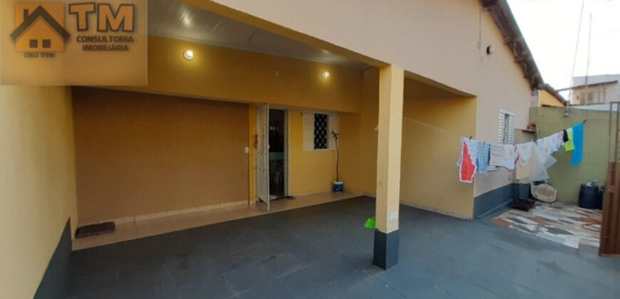 Casa com 2 Quartos, mais 2 kits, no Centro da Cidade! Perto do Itaú