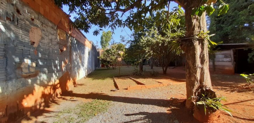 Casa com 4 Qtos, Suíte, Toda na Laje, Lote com 800 metros, Bairro Vila Nova