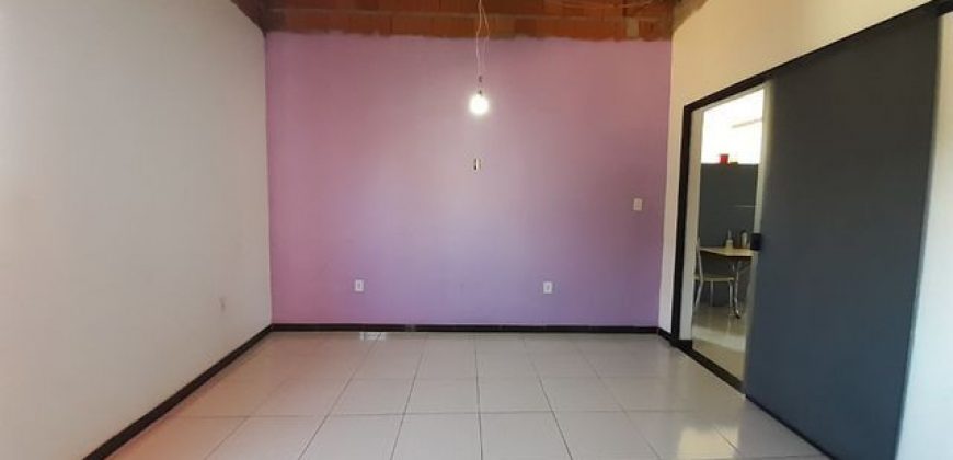 Casa com 5 Quartos, Suíte, Piscina, Bem Localizada, Lote com 270 metros