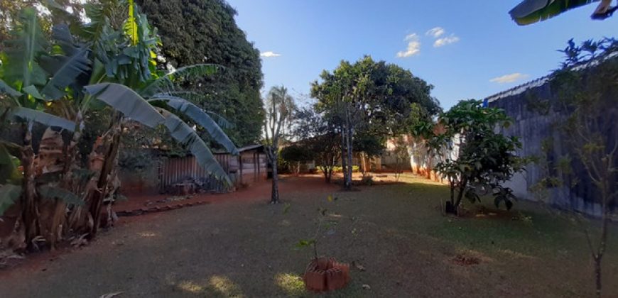 Casa com 4 Qtos, Suíte, Toda na Laje, Lote com 800 metros, Bairro Vila Nova