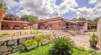 Excelente casa em Condomínio Jardim da Serra, Lote 1500 metros