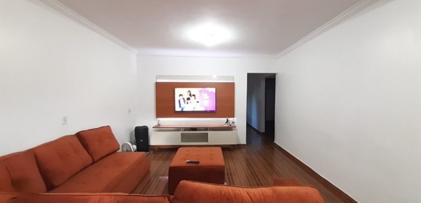 Maravilhosa Casa com 3 Quartos, Toda na Laje, Rua Comercial e Residencial, B, Centro