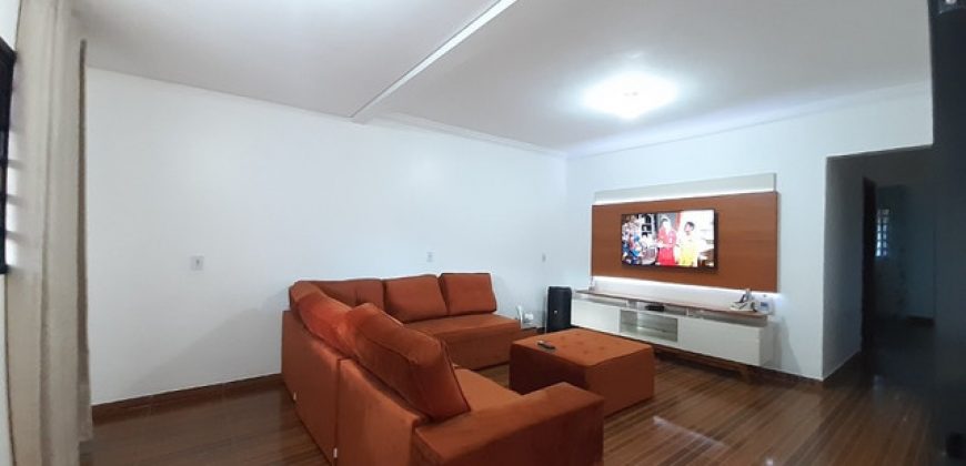 Maravilhosa Casa com 3 Quartos, Toda na Laje, Rua Comercial e Residencial, B, Centro