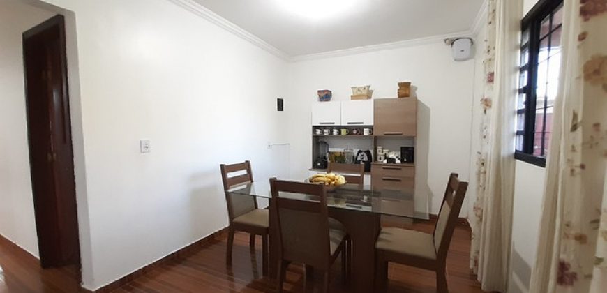 Maravilhosa Casa com 3 Quartos, Toda na Laje, Rua Comercial e Residencial, B, Centro