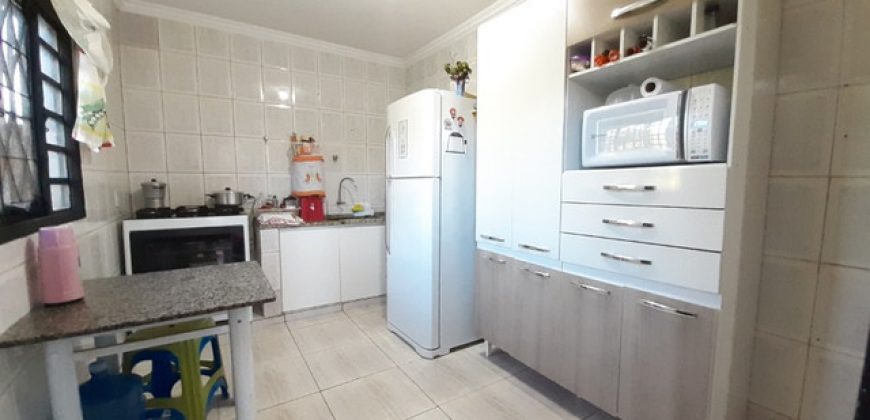 Maravilhosa Casa com 3 Quartos, Toda na Laje, Rua Comercial e Residencial, B, Centro