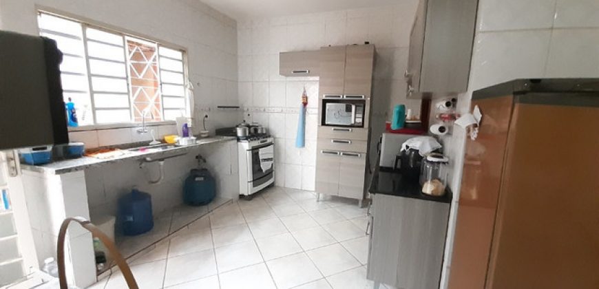 Sobrado de Esquina, mais Kits no Bairro São José, Investir ou Morar, Lote com 300 metros