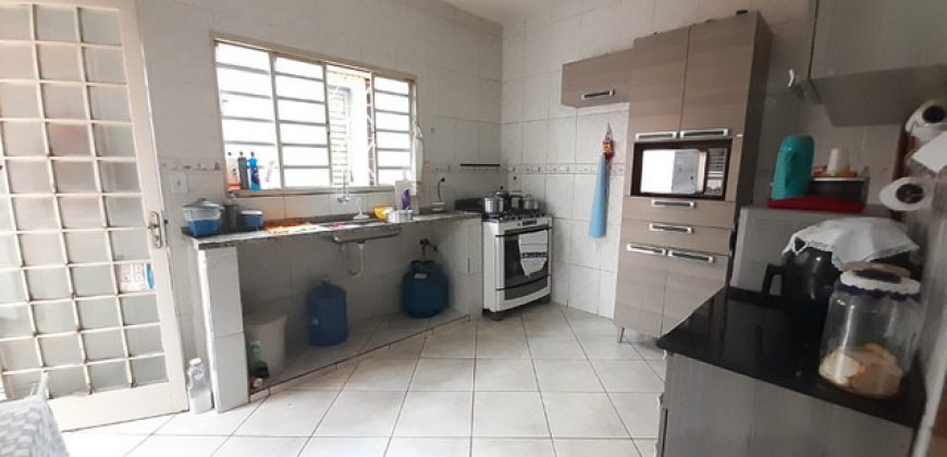 Sobrado de Esquina, mais Kits no Bairro São José, Investir ou Morar, Lote com 300 metros