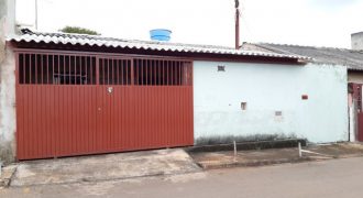 Casa com 3 Quartos, Setor Tradicional, Rua da Escola Ceprom